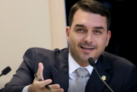Flávio Bolsonaro vence Lula no Rio Grande do Sul e abre mais de 1,2 milhão de votos de vantagem