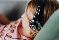Projeto prevê que SUS fornecerá abafador de ruído para pessoa com autismo