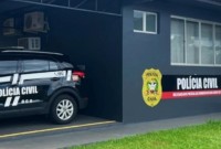 Homem é preso por descumprir medida protetiva após abandonar carro e fugir a pé