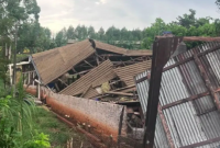 Ventos fortes provocam queda de estrebaria no interior