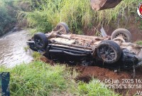 Motorista de S10 morre após cair com veículo em rio na BR-282