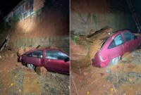 Pedra atinge veículo após deslizamento e família é retirada de casa em Joaçaba