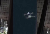 Moradores seguem drone que sobrevoava apartamentos, descobrem piloto escondido em caixa d'água e ele acaba preso