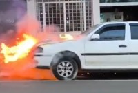 Incêndio atinge automóvel Gol na área central