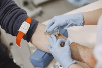 Baixa no estoque de sangue alerta para doação nos hemocentros