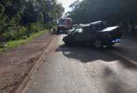 Colisão entre três veículos deixa feridos na SC-283