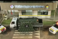 Caminhão com carga de cigarros contrabandeados é apreendido após perseguição