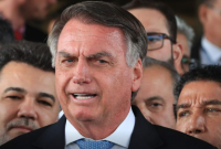 Bolsonaro presta depoimento à polícia sobre apreensão de arma
