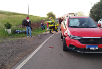Jovem de 19 anos fica ferido após colisão entre carro e moto na SC-492