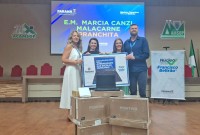 Secretária de Educação participa da entrega de kits tecnológicos do programa Educa Juntos