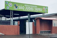 Temporal com granizo danifica cerca de 300 imóveis e suspende aulas