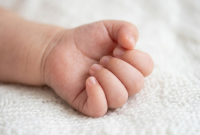 Bebê de quatro meses morre após passar mal em creche