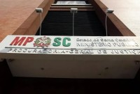 Dentista é denunciada por realizar cirurgias estéticas proibidas e deixar paciente com lesões graves em Chapecó
