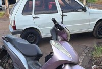 Colisão entre Uno e moto deixa mulher ferida