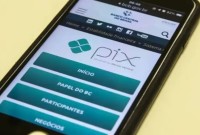 Pix “engole” cédulas e faz Banco Central emitir 31% menos dinheiro físico