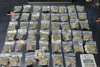Operação prende homem por tráfico e apreende drogas escondidas em sofá