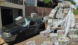 Motorista foge de tentativa de abordagem, provoca acidente e escapa para a Argentina