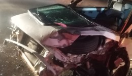 Colisão entre carro e caminhão deixa homem ferido na BR-163