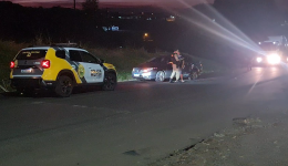 Colisão entre carro e moto deixa duas pessoas feridas na Serra do BNH