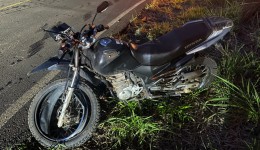 Motociclista fica ferida ao colidir com caminhão na Linha São José