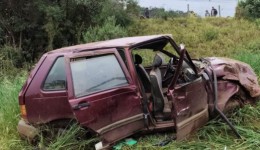 Passageira morre após carro sair da pista e capotar na SC-355