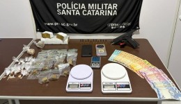 Homem é preso por tráfico de drogas e posse de arma de fogo