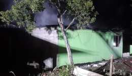 Incêndio destrói casa no bairro São Silvestre