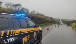 Colisão frontal deixa duas pessoas mortas e três em estado grave