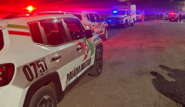 Mulher morre após ser agredida dentro de veículo e companheiro é preso