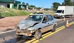 Colisão traseira deixa dois feridos na PR-483