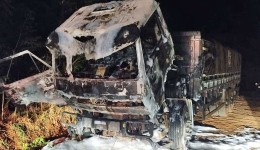 Incêndio destrói cabine de caminhão carregado com soja no interior de Iraceminha