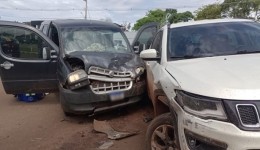 Homem sofre ferimentos em colisão entre dois veículos na BR-280