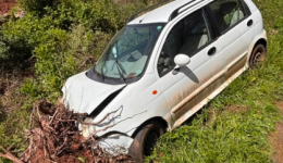 Motorista sofre crise de epilepsia e sai da pista