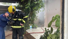 Parte de residência fica destruída após incêndio