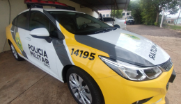 Homem com mandado de prisão tenta fugir, mas é capturado pela PM