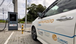 Eletropostos já funcionam em 28 municípios de Santa Catarina, informa Celesc