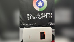 Homens são presos por furto de inversor de energia solar e fios