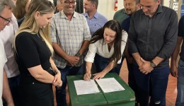 Ordens de serviço no valor de 700 mil garantem arquibancada e calçamento em Sede Marina