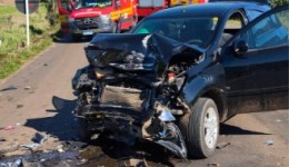 Colisão frontal deixa dois motoristas feridos na BR-158