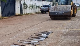 Polícia destrói 50 escapamentos irregulares apreendidos em motocicletas