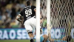 Rayan e Vegetti decidem e Vasco sai em vantagem na Copa do Brasil