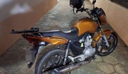 Motociclista sem habilitação foge da Polícia Militar e coloca pessoas em risco
