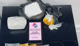 Casal é preso com 800 gramas de cocaína em bairro