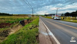 Carro com sete ocupantes capota na SC-163; quatro menores estão entre as vítimas