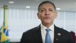 TSE nega acusação de Flávio Bolsonaro sobre expulsão de fiscais durante apuração