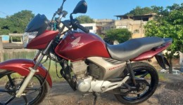 Motocicleta é furtada durante a noite no Bairro Parque das Embaúvas