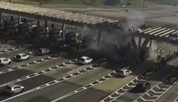 Motorista morre após carro derrubar teto de pedágio em rodovia de São Paulo