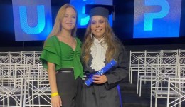 Jovem do Paraná vira enfermeira após irmã gêmea ficar cega: ‘É um propósito na minha vida’