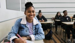 Escolas estaduais voltam às aulas com mais de 520 mil estudantes nesta segunda-feira