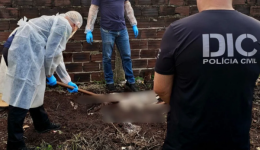 Dívida de R$ 5 mil e porta pregada teriam motivado assassinato de idoso encontrado enterrado no quintal de casa